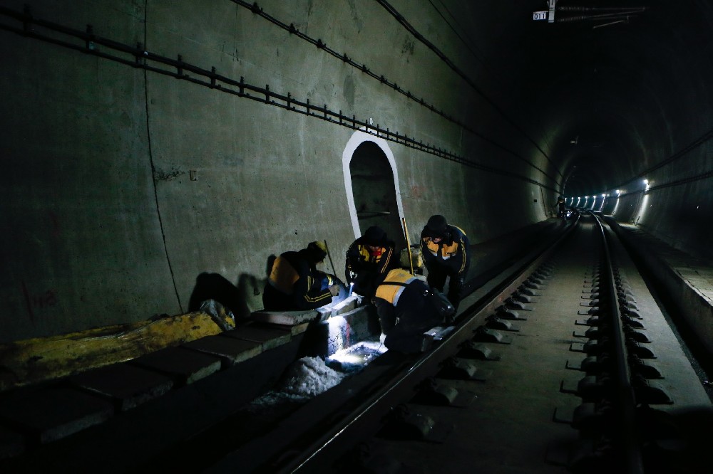 洪泽铁路运营隧道病害现状